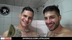 Reproduzir Fodendo dois amigos latinos no chuveiro, uuf!