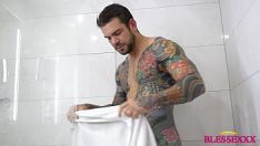 Reproducir Una ducha con juan lucho