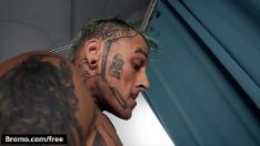 Reproducir Tío musculoso y tatuado se folla todo el culo