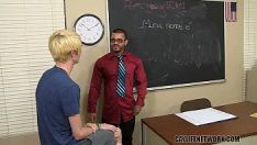 Reproduzir Professor tatuado transando com um aluno dele