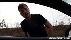 Reproduzir Sexo livre no carro de um estranho. que rico galo peludo.