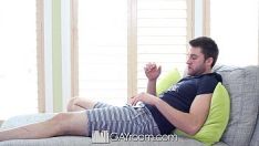Jouer Mec, je ne suis pas fait de pierre, garde ta bite dans ton pantalon ou ça va se gâter.