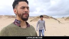 Reproduzir Fodendo em uma praia, área de pegação gay!