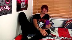 Riproduci Rhys casey, un ragazzo emo che si masturba bene