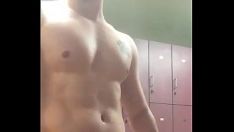 Odtwórz Tatuś uwiedziony w szatni przez go-go