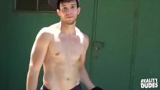Jouer Wow, qu'est-ce qu'il est beau ce mec que j'ai l'intention de baiser aujourd'hui...