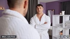 Jouer On va ensemble se faire masser et on finit par se faire baiser par le masseur.