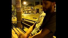 Riproduci Il colombiano gay si masturba in pubblico