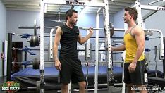 Abspielen Die Schwulen im Fitnessstudio werden immer erwischt