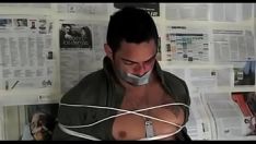 Reproduzir Peruano gay amarrado ao beliche e penetrado com consolos