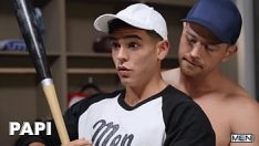 Riproduci Johnny donovan colpisce Damian Night con la sua mazza