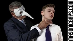 Reproduzir Ritual Maçônico: Twink Ethan Tate em Sacramento Anal com Dillion Stone
