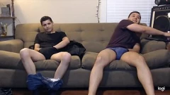Redă Bi-Curious Straight Guys Încearcă să se masturbe împreună - Gay Amateur Spy Cam