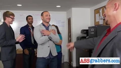 Reproduzir Office Power Play: Trio Interracial com os olhos vendados