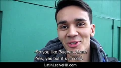 Jouer Latino Twink Bareback : Amateur ramassé pour une baise en POV gay-for-pay