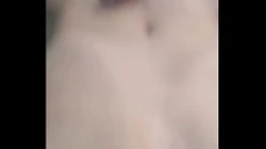 Reproduzir Skinny Young Latino Soloboy em intensa sessão de masturbação