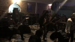 Reproducir Transexual latina con curvas Ankaa en gangbang salvaje
