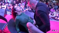 Reproduzir Encontro público romântico: Zenda Sexy vs Big Dick de Jotade