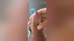 Riproduci Hunk gay non tagliati sperimentano bordi intensi e sborrate con barelle a sfera