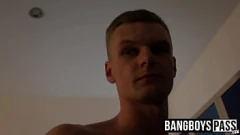 Redă Întâlniri transpirate la gimnastică: acțiune twink hardcore cu cocoși mari