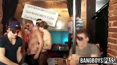 Play Muscular Gay Hunks in Wild Orgy Bareback Party