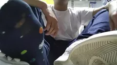 Reproduzir Sensual adolescente Twink em meias azuis depois de um longo dia de fetiche gay amador