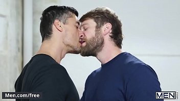 Afspelen Mannen met grijze haren maar graag samen neuken!
