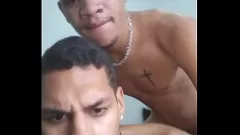 Riproduci Twink brasiliani Johnson e Mario Cruz nel sesso gay pubblico