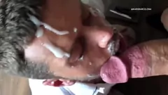 Reproduzir Faciais jorrando: estrelas pornôs gays cobertas cobertas de esperma