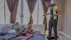 Abspielen Stiefvater Trent King geht auf Adrian Harts verbotene Schwule Masturbation Session ein