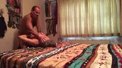 Jouer Un homme marié plus âgé aime le sexe gay à cru