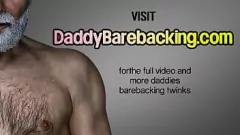 Odtwórz Przystojny dilf assdrills wytatuowany ciasny otwór łaciński Twink