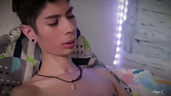 Jouer Big Dick Latino Camilo Brown se branle et avale son propre sperme