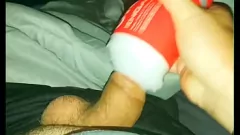 Abspielen Cory Bernsteins Big Dick Busts einen riesigen Cumshot mit Sexspielzeug in männlichem Promi -Sexband