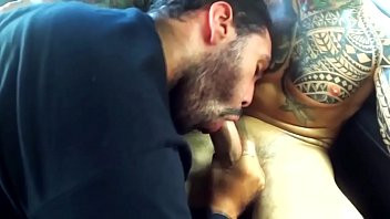 Reproducir Un extraño me chupa en el auto, cuya boca tiene ...