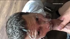 Reproduzir Os amadores gays desejam galos de monstro e entram em erupção em tratamentos faciais quentes