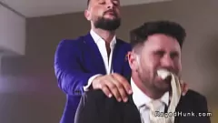 Jouer Nuit sauvage de l'agent immobilier : se faire sodomiser par un inconnu à grosse bite dans une chambre d'hôtel luxueuse