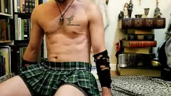 Jouer Max Shenanigans in Lingerie : spectacle solo de yoga gay en chaleur sur webcam