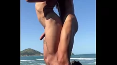 Abspielen Der heiße Carioca-Twink wird von Ryan Ross bei einer Outdoor-Blowjob-Session geleakt