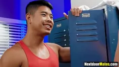 Reproducir Deportista asiático musculoso es golpeado por su amigo interracial con gran polla en una ardiente acción anal gay