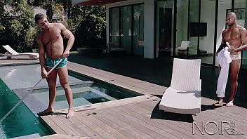 Redă Nu pierdeți din vedere băiatul care are grijă de piscina dvs., mergeți proxenet