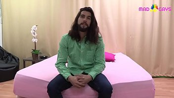 Abspielen Spanish Hetero gibt uns einen guten Handjob, was für ein Schwanz!