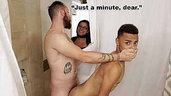 Todo bien bebé, salgo en unos minutos de la ducha ..