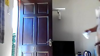 Jouer Il est enregistré dans la porte de la maison obtenir un bon gode