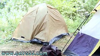 Riproduci Porno gay per adolescenti al campo di Putaria con Young Boys