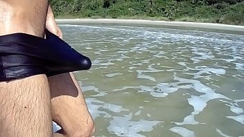 Play Jerking off on the beach of Baixinho Roludo with cum in the sea