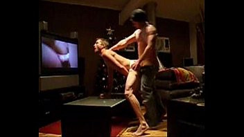 Odtwórz Porno Boże Narodzenie wśród gejowskich przyjaciół