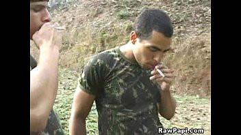 Reproduzir Latinos militares na guerra