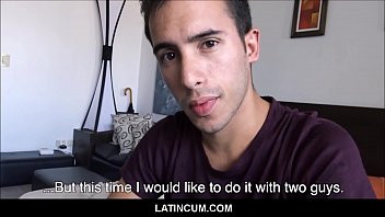 Reproducir Una escort gay ofrece sus servicios y termina follando con muchas salidas