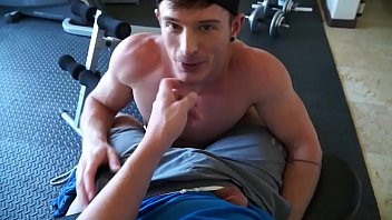 Riproduci Brent Corrigan è uno di quelli che succhia cazzi in palestra